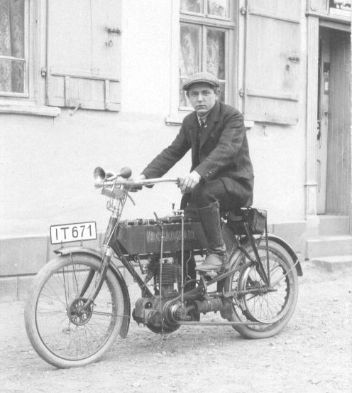 Peter Euler auf Ne­ckar­sulmer Union NSU von 1907