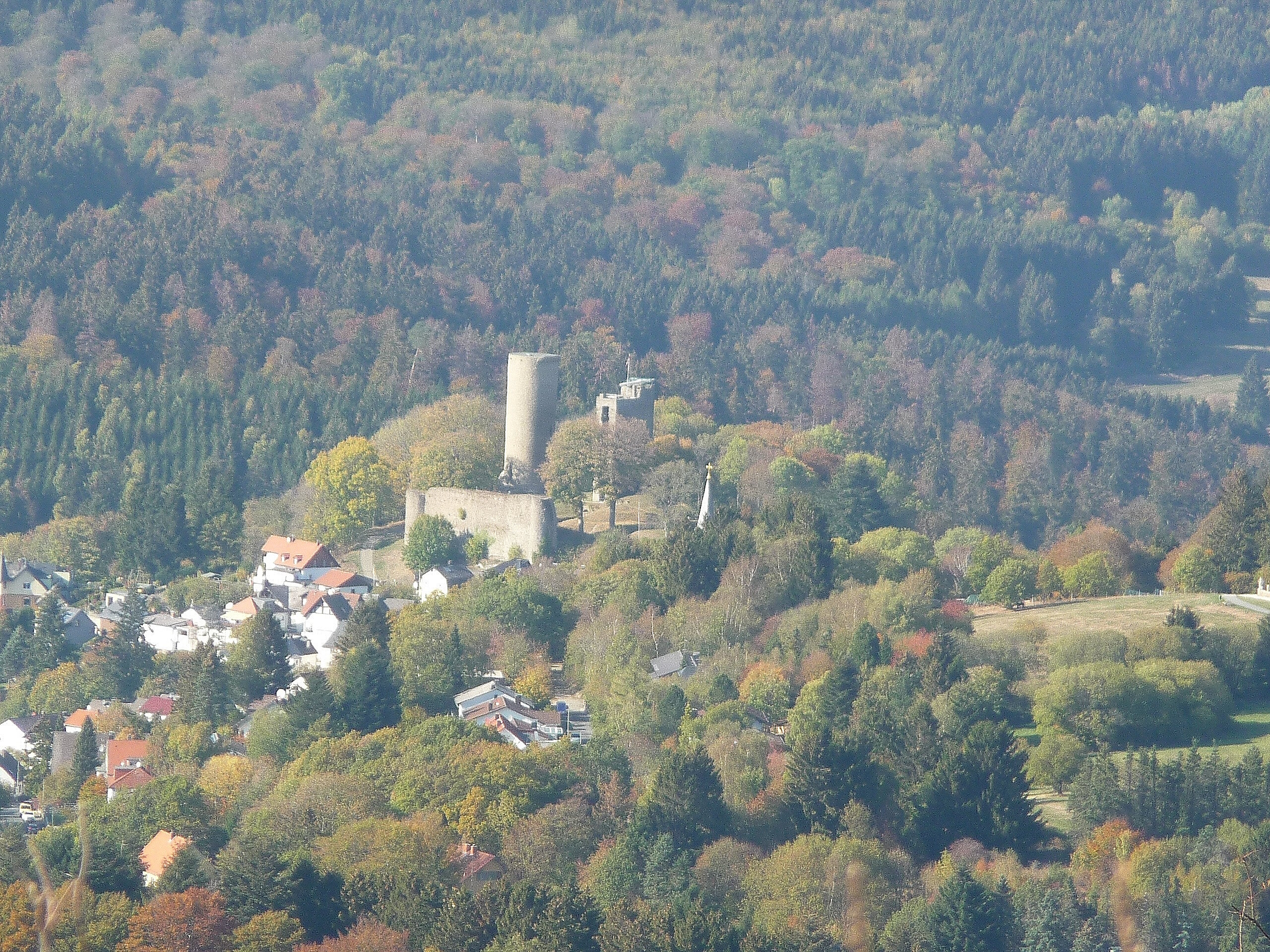 Burg Reifenberg vom Brunhildisfelsen aus